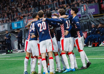 Liveblog | PSV pakt eerste zege na titelfeest en wint bij Sparta Rotterdam