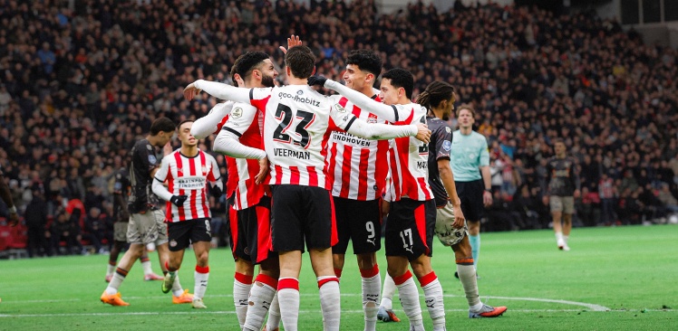 Liveblog | PSV scoort drie keer en rekent overtuigend af met FC Volendam 