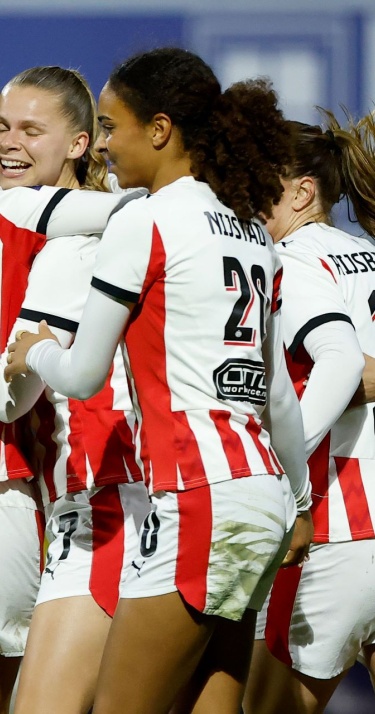 Wedstrijdverslag | PSV Vrouwen boekt monsterzege op Excelsior en grijpt koppositie
