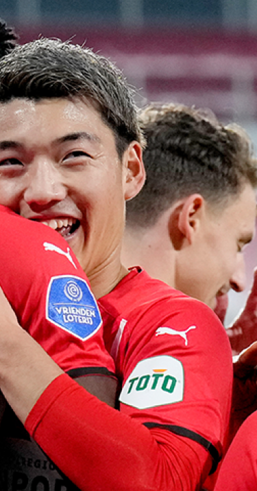 PSV met prachtgoals voorbij Vitesse