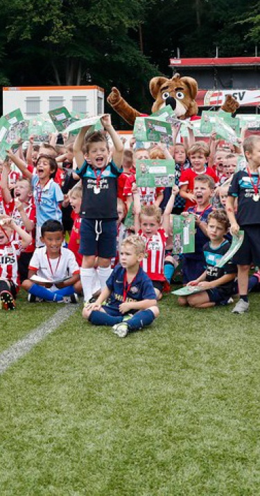 In beeld: PSV Voetbaltraining met Phoxy 