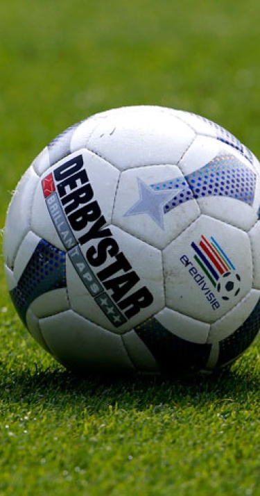 Voetbal net als PSV met de Derbystarbal