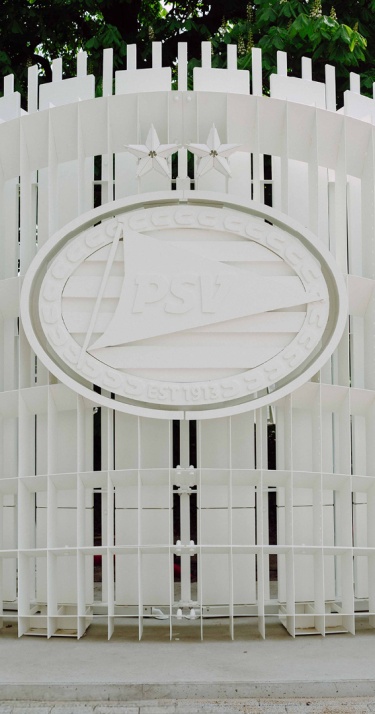 Nieuws | Gedenkplek officieel geopend voor aanvang van competitiewedstrijd PSV &ndash; FC Twente