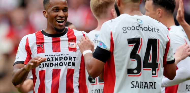 Persconferentie | 'Ik ben blij dat ik de keuze heb uit twee goede spelers' 