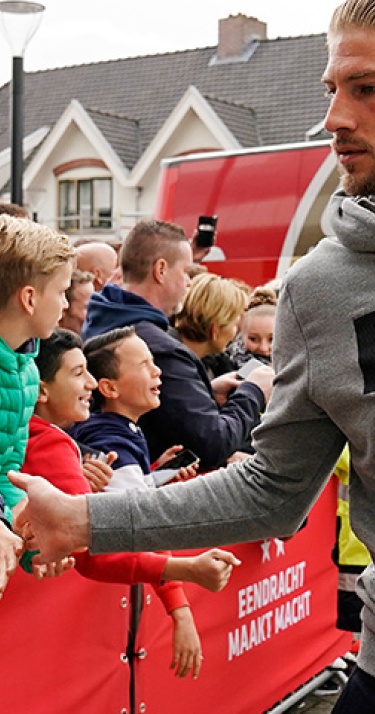 Unnerstall en Madueke met Jong PSV mee naar Engeland