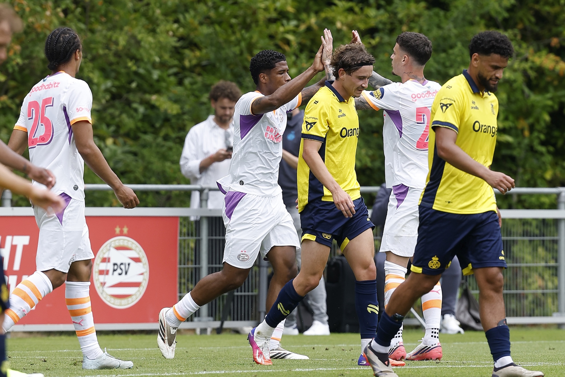 Voorbereiding | PSV wint over 150 minuten met 7-3 van Royale Union Saint-Gilloise