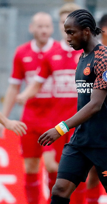Jong PSV verliest door standaardsituaties van Almere City 