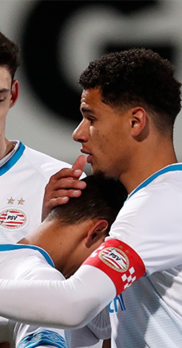 Jong PSV met tien man langs Helmond Sport
