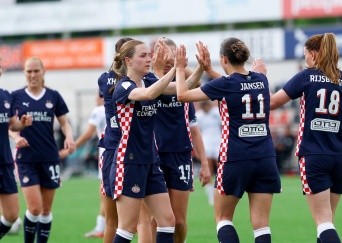 Wedstrijdverslag | PSV Vrouwen doet goede zaken in titelstrijd en verslaat HERA United