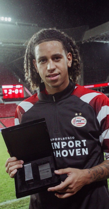 Debuut | Shuryjano Cornecion van jongste jeugd tot PSV 1