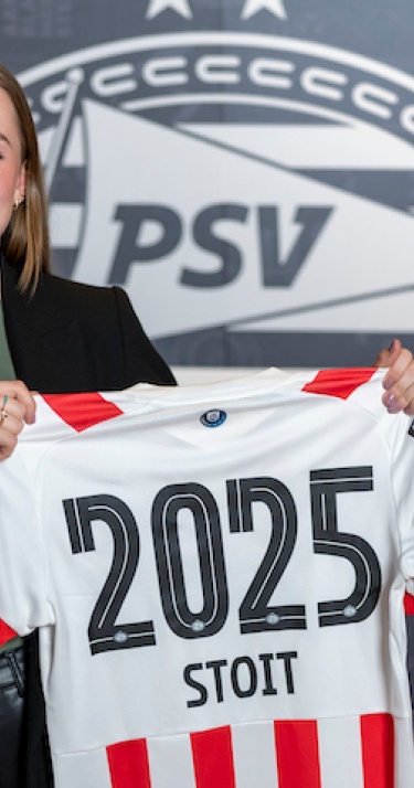 Profcontract | Talent Fleur Stoit tekent eerste verbintenis 