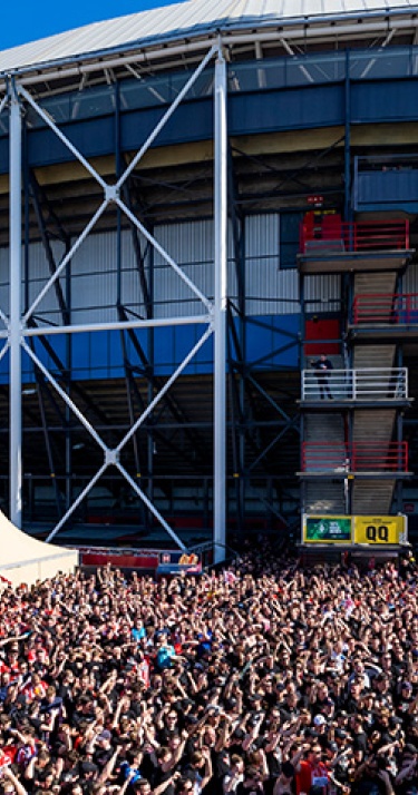 Foto's | PSV neemt massaal De Kuip in