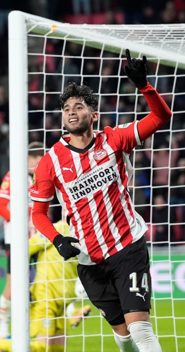 Pepi maakt de 100e goal van PSV in de Eredivisie dit kalenderjaar 