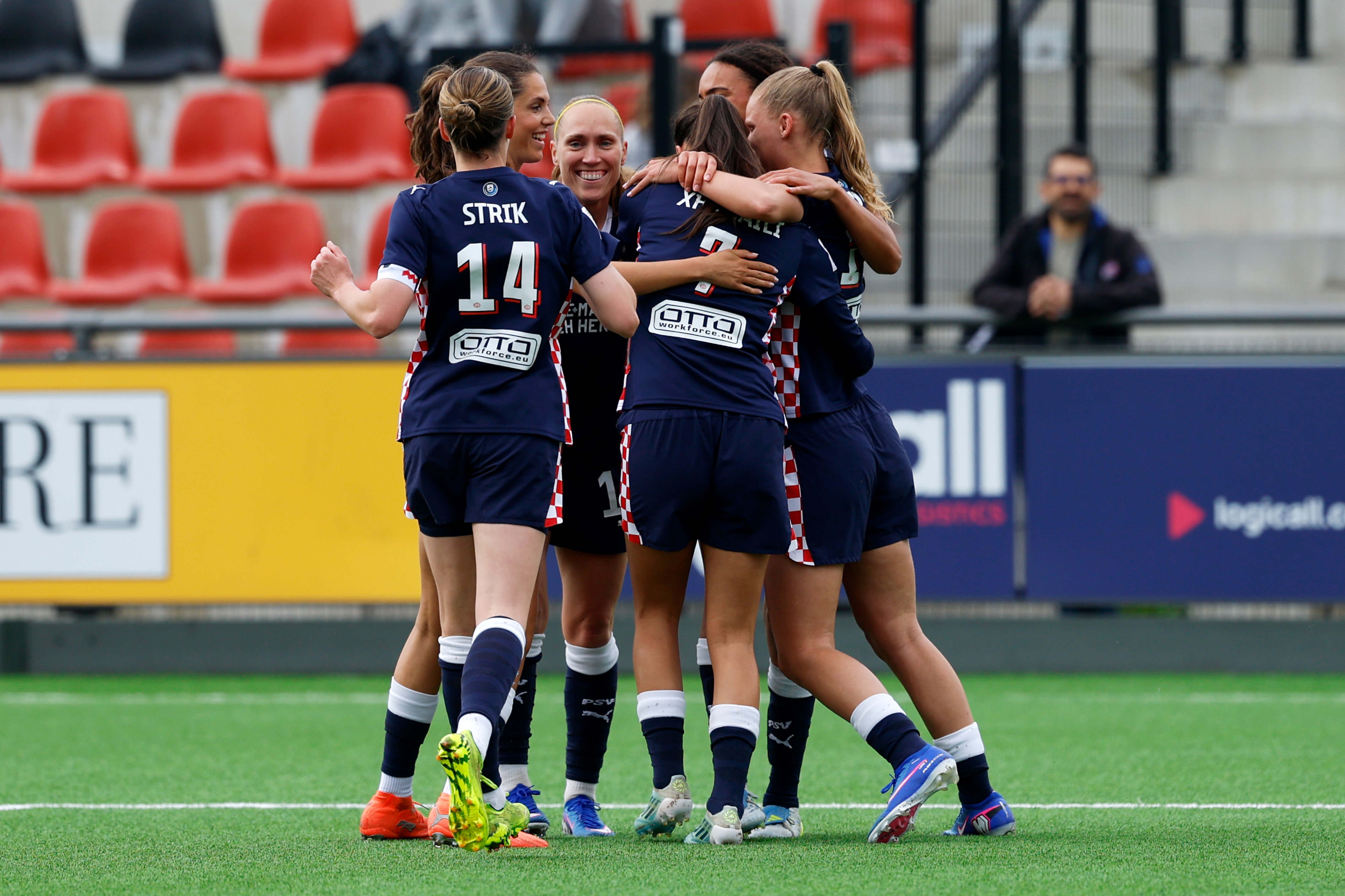 Wedstrijdverslag | PSV Vrouwen doet goede zaken in titelstrijd en verslaat HERA United