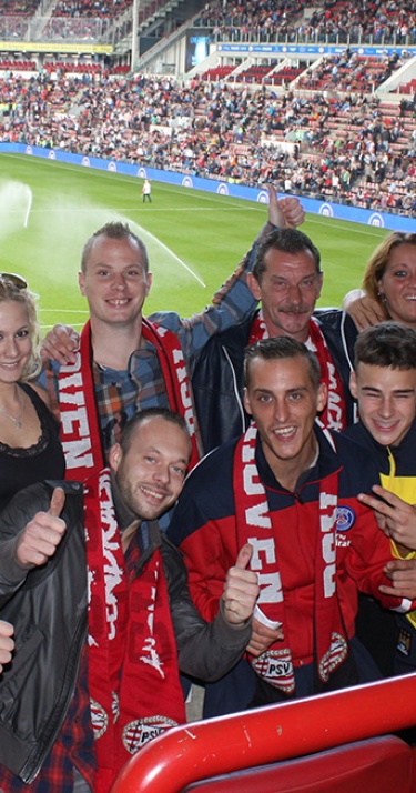 Fans zien PSV-Vitesse vanuit Business Room