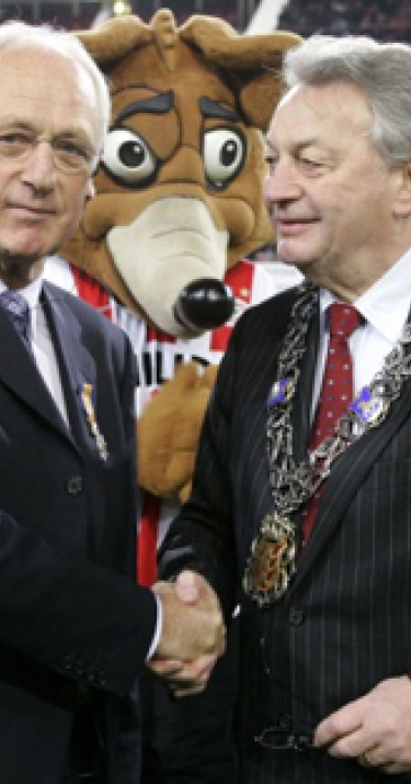 Stadionspeaker Jan Hunting overleden