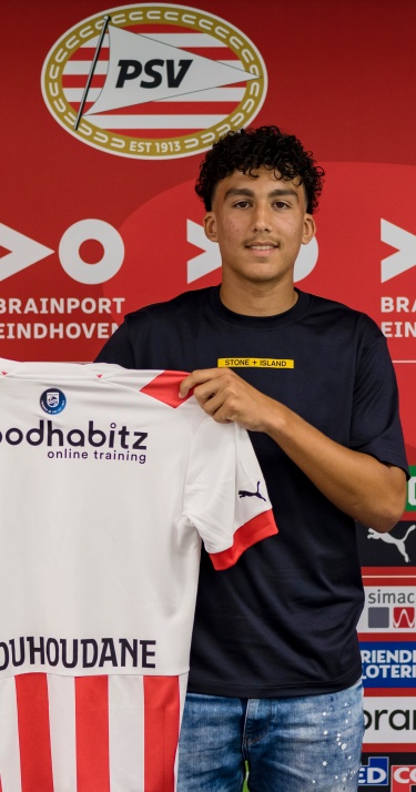 Profcontract | 14-jarige Bouhoudane tekent bij PSV