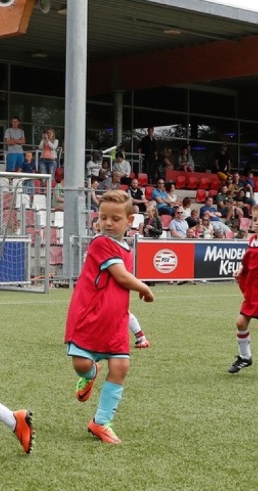 IN BEELD | Phoxy's eerste voetbaltraining