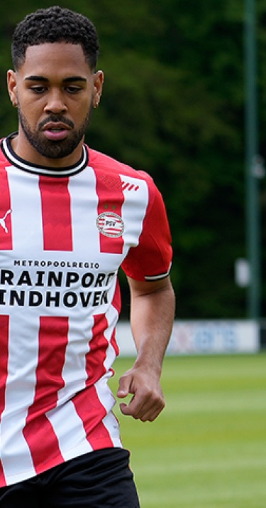 Huub Stevens kent aanwinst Mwene