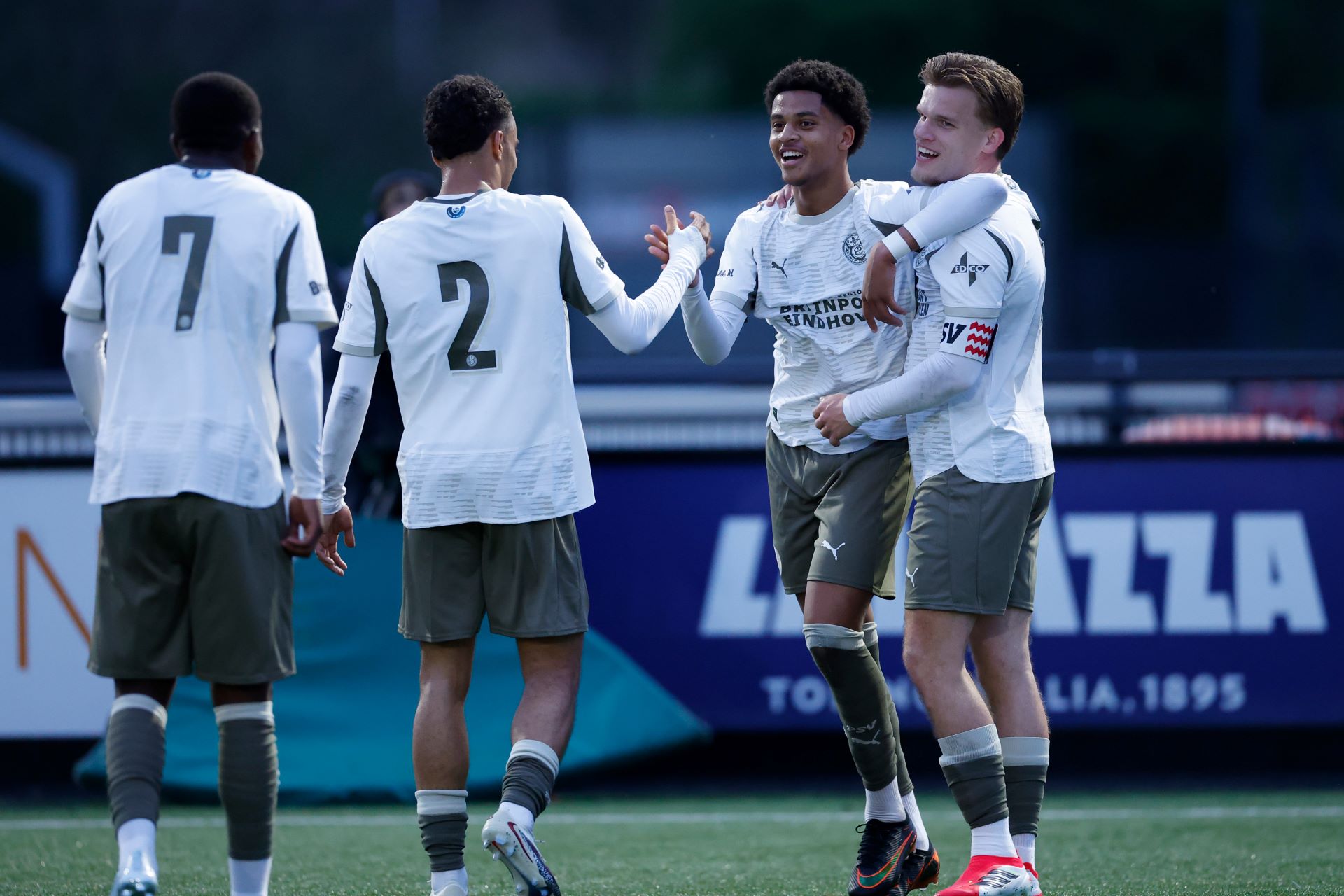 Wedstrijdverslag | Austyn Jones schiet Jong PSV voorbij Jong AZ