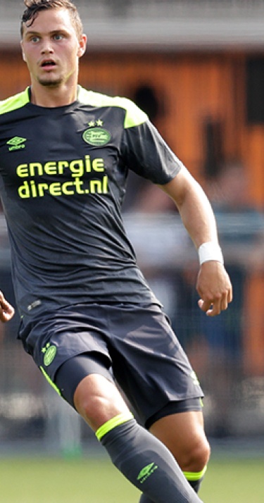 Damian van Bruggen verhuurd aan VVV-Venlo