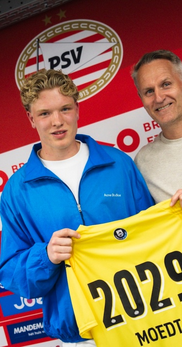 Profcontract | Eskil Moedt tekent eerste contract bij PSV