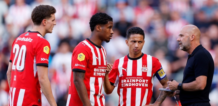 Persconferentie | Bosz ziet PSV groeien: 'trainingen zijn erg goed'