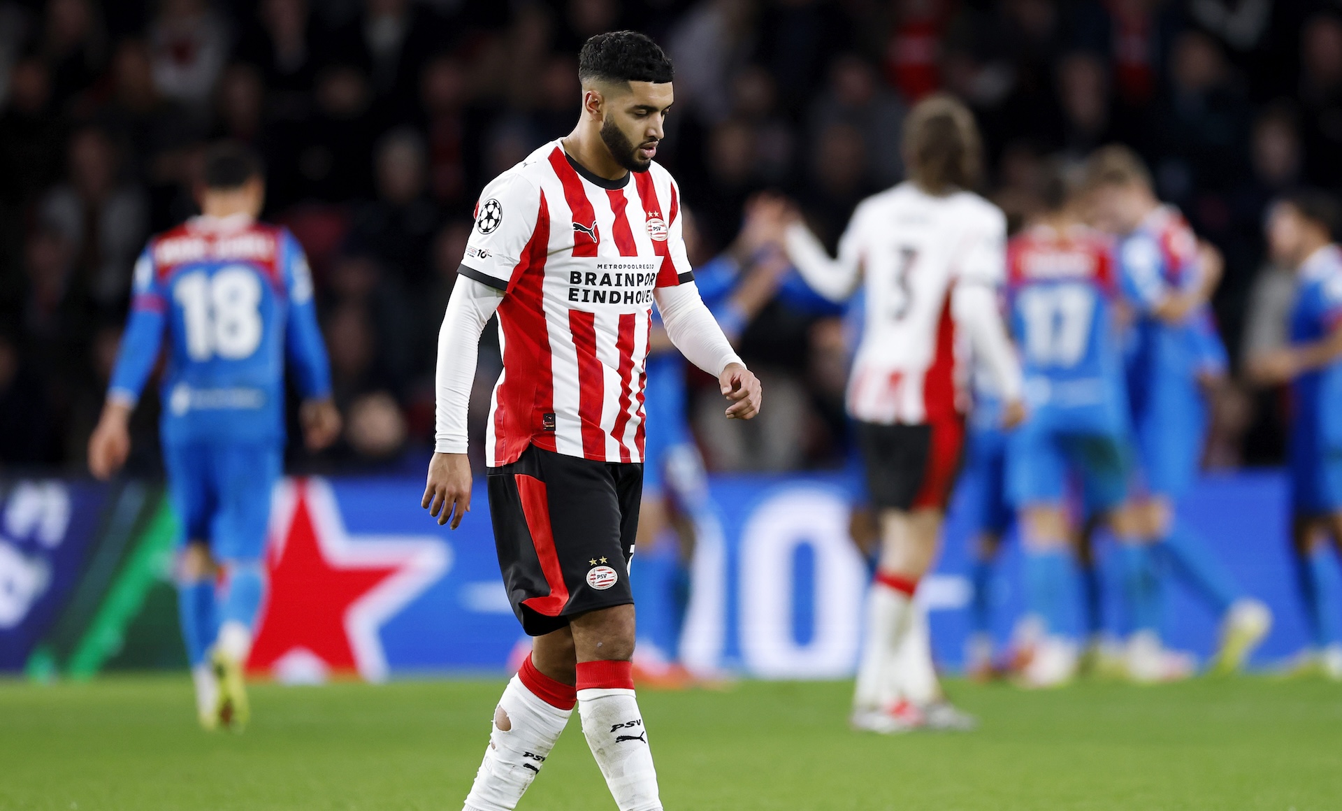 Persconferentie | Bosz erkent knelpunt: ‘Wij kregen geen grip op hem’ 