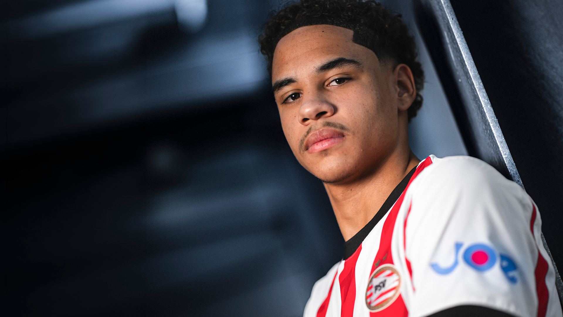 PSV - Contractnieuws | Noah Fernandez verlengt én sluit aan bij hoofdmacht