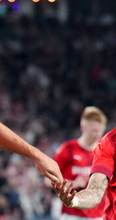 Liveblog | PSV wint op speciale avond voor Luuk en 'Chucky' 