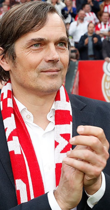 PSV eert Phillip Cocu