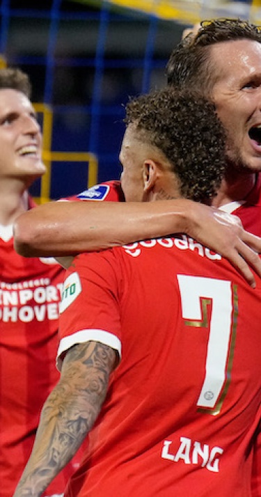 Liveblog | Effectief PSV wint overtuigend in Waalwijk 