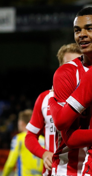 Jong PSV wint doelpuntenfestijn in Waalwijk