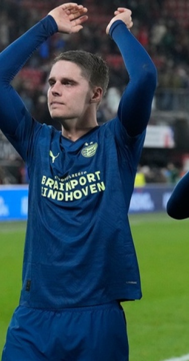 Mijlpaal | Joey speelde tegen AZ zijn 100e wedstrijd voor PSV