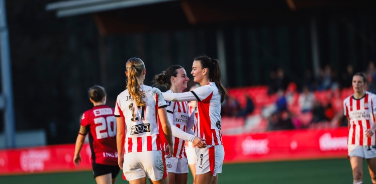 Wedstrijdverslag | PSV Vrouwen bekert verder na ruime overwinning op FC Rijnvogels 