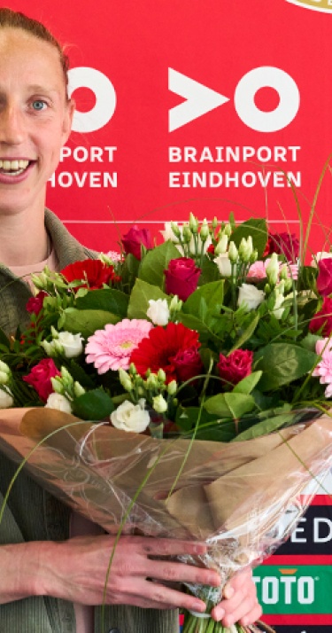 Van Veenendaal verlengt haar contract bij PSV 