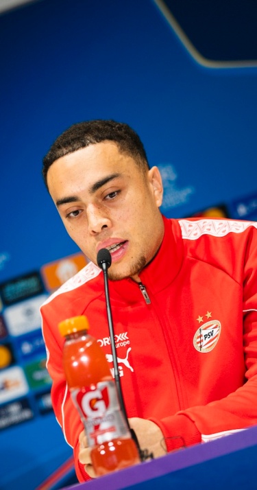 Persconferentie | 'Morgen gaan we oorlog voeren'