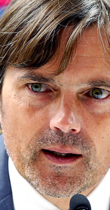 Cocu blij met eerste competitiezege in De Kuip