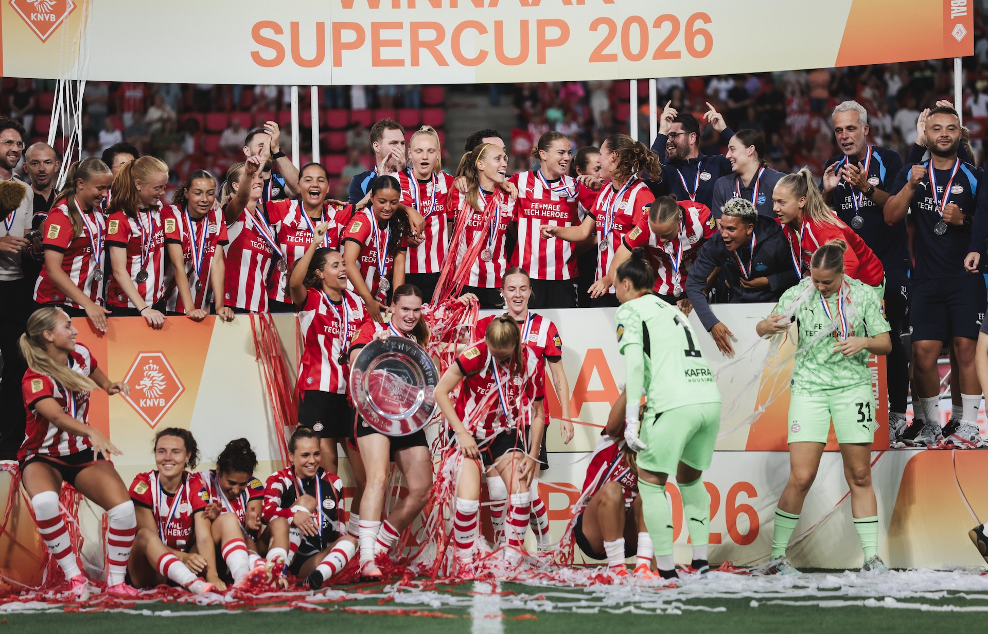 Nieuws | PSV Vrouwen overrompelt FC Twente en wint Supercup 