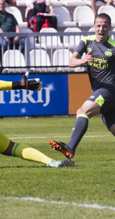 IN BEELD | PSV O19 wint in Amsterdam