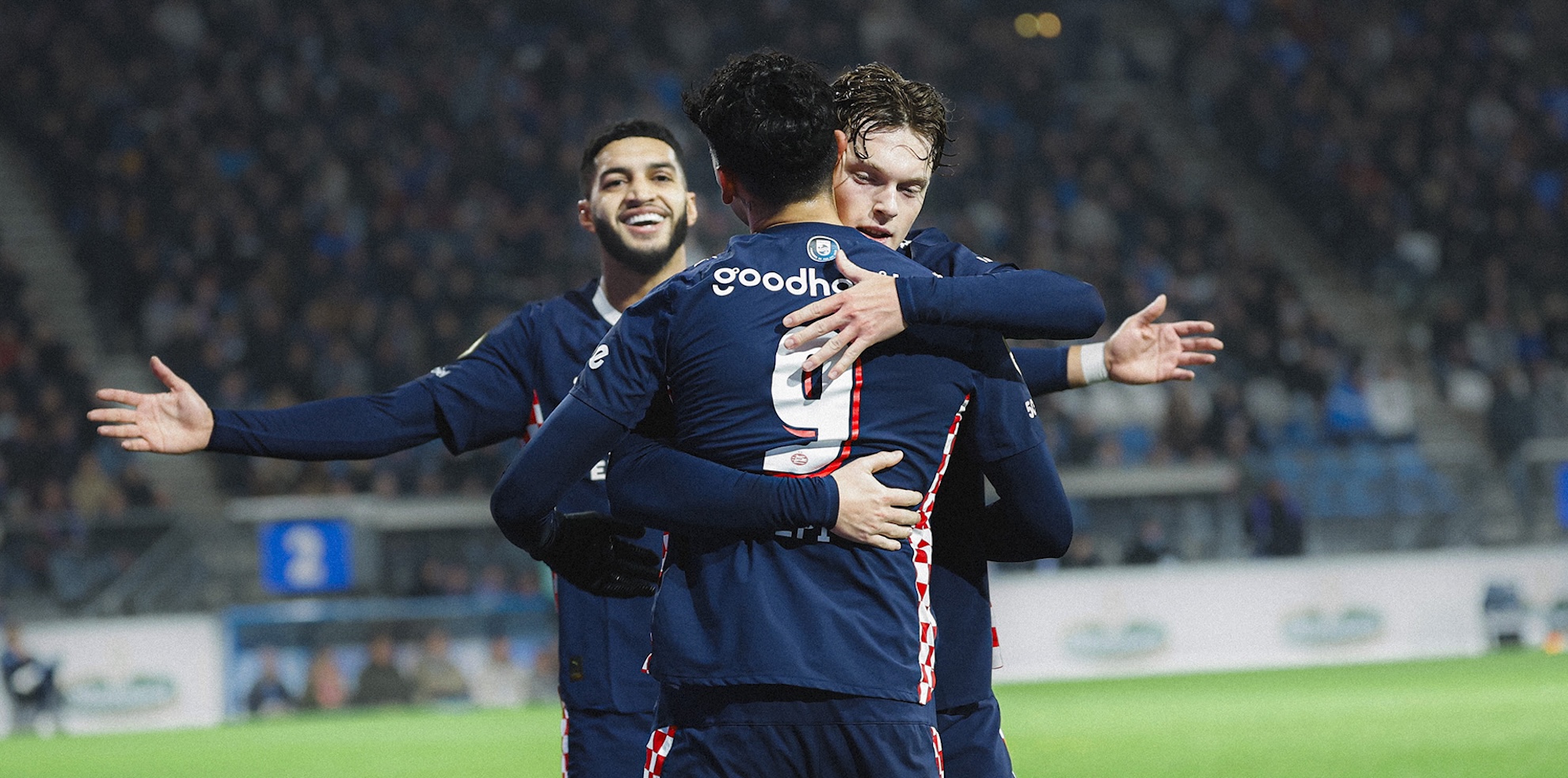 Liveblog | PSV wint in Friesland en evenaart clubrecord met dertiende uitzege in competitie op rij