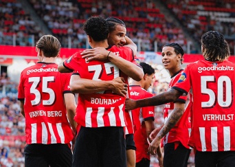 Voorbereiding | PSV wint met 3-0 van FC Eindhoven in Lichtstadderby 