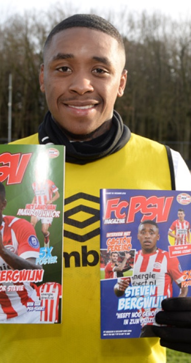 FC PSV Magazines in de bus