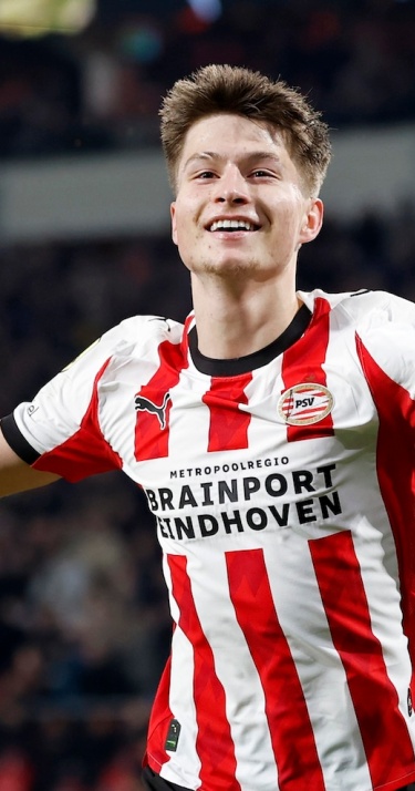 Persconfernetie | 'Hij gaat steeds volwassener voetballen' 