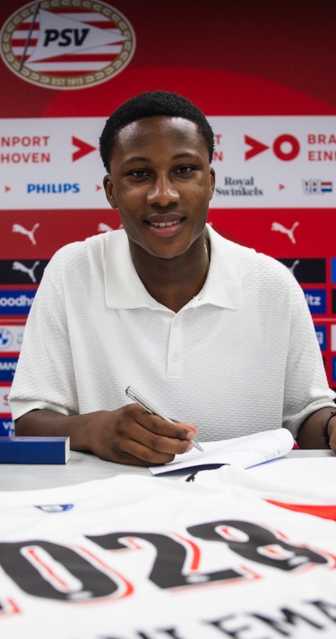 Profcontract | Ezechiël Siani Emaga tekent eerste contract tot medio 2028