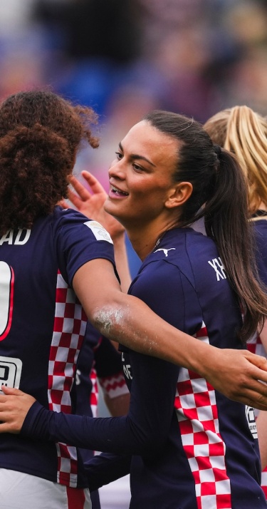 Wedstrijdverslag | Riola Xhemaili leidt PSV Vrouwen met hattrick naar ruime overwinning 