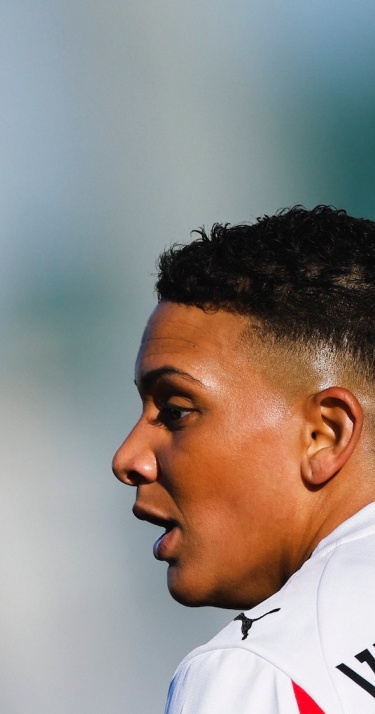 Wedstrijdverslag | Dubbelslag Van de Sanden leidt oefenzege in op HERA United