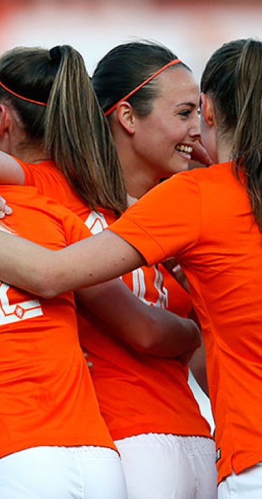 Van de Donk op schot voor Oranje-vrouwen
