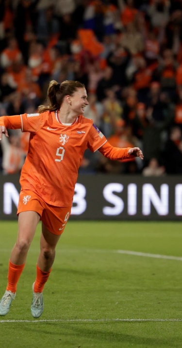 Interlandperiode | Liz Rijsbergen debuteert en scoort eerste treffer voor Oranje
