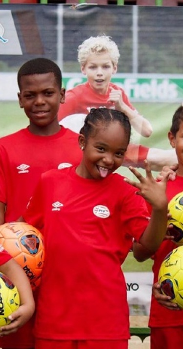 PSV Soccer School gaat internationaal: &lsquo;Heimwee kregen we niet&rsquo;